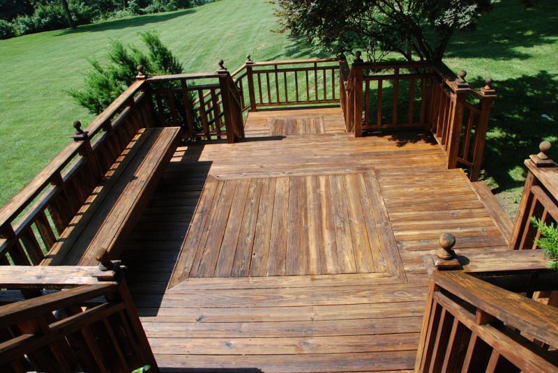 Deck with built-in seating